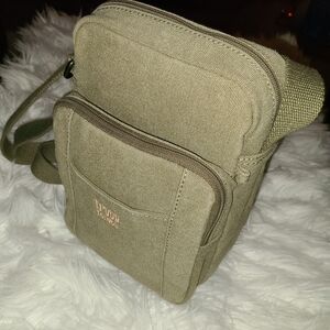 TRP0370 Troop London Classic Canvas Across Body Bag khaki olive color.